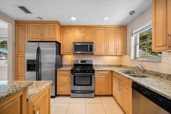 6025 SHORE BLVD S #115, Gulfport, FL 33707