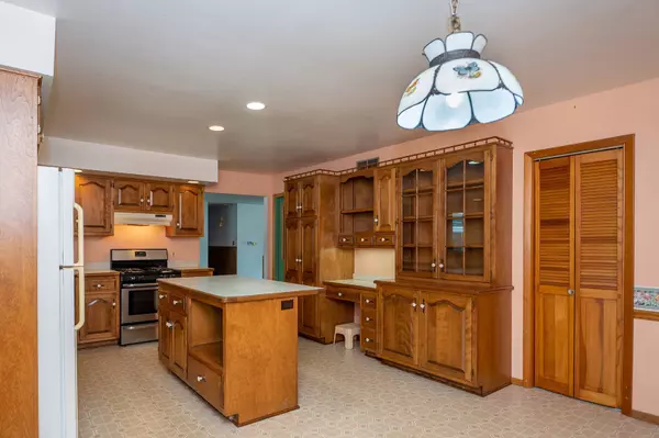 2205 W Acres RD, Joliet, IL 60435