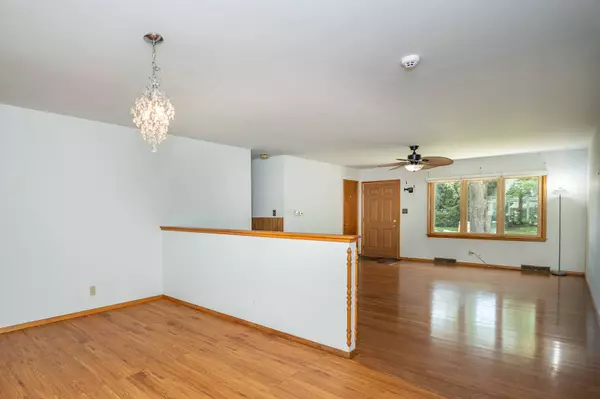 2205 W Acres RD, Joliet, IL 60435