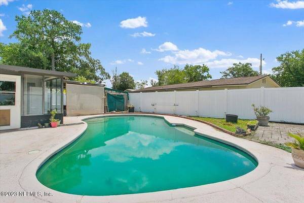 3031 CARREVERO DR W, Jacksonville, FL 32216