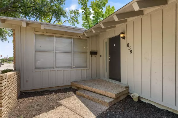 858 Magnolia Lane, Lancaster, TX 75146