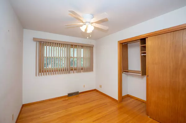 2205 W Acres RD, Joliet, IL 60435