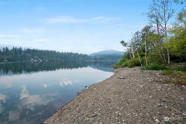 9267 Upper Frost Creek RD, Maple Falls, WA 98266