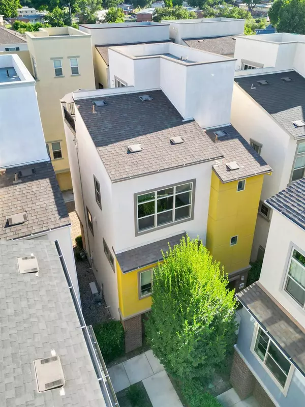 427 Lug LN, Sacramento, CA 95818