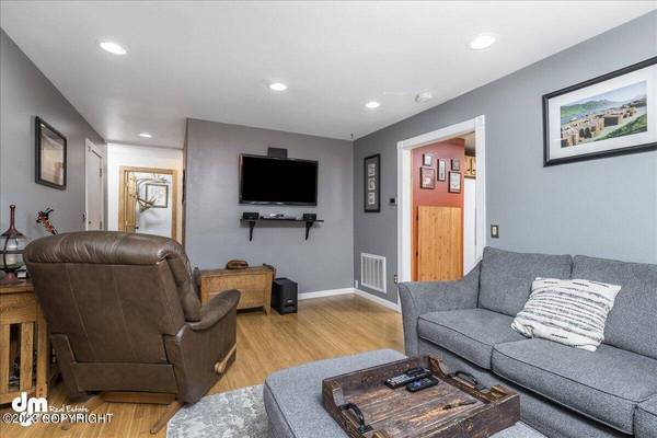 525 E 16th AVE, Anchorage, AK 99501