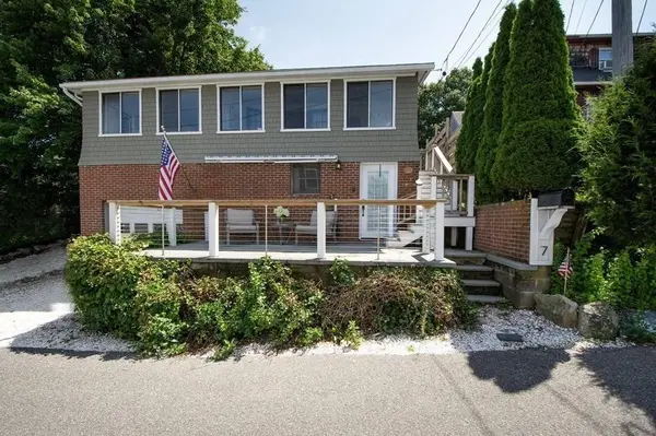 7 Adams Ave, Kingston, MA 02364