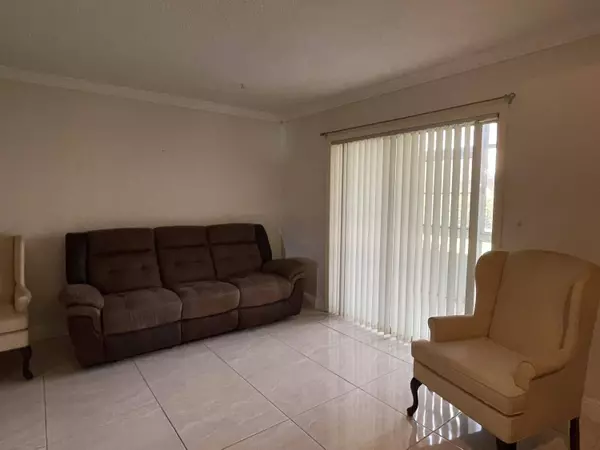 2647 N Garden DR 104, Lake Worth, FL 33461