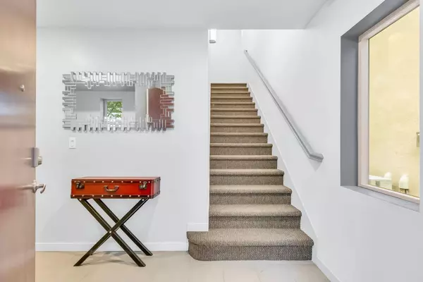 427 Lug LN, Sacramento, CA 95818