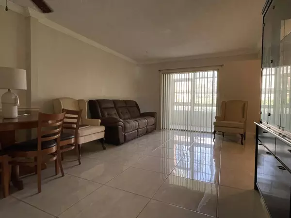 2647 N Garden DR 104, Lake Worth, FL 33461