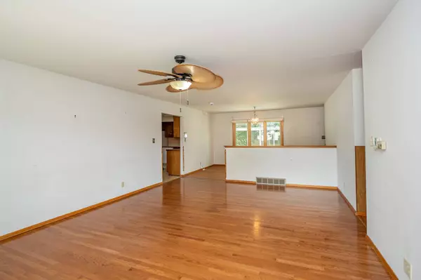 2205 W Acres RD, Joliet, IL 60435