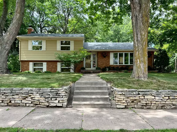 1304 4th ST S, Stillwater, MN 55082