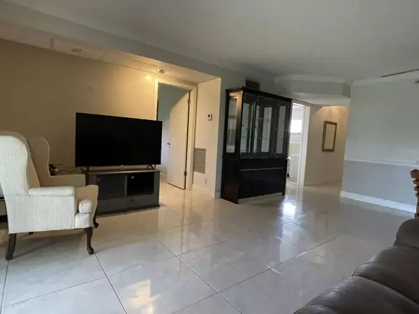 2647 N Garden DR 104, Lake Worth, FL 33461