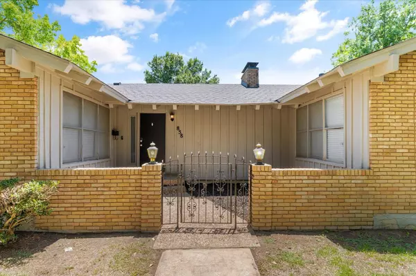 858 Magnolia Lane, Lancaster, TX 75146