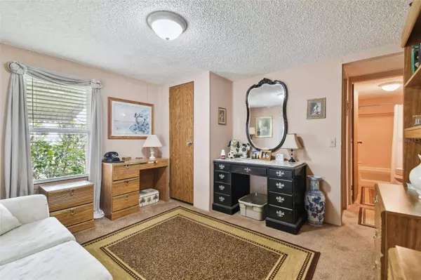 585 SKY HARBOR DR #221, Clearwater, FL 33759