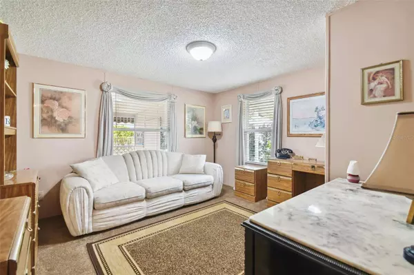 585 SKY HARBOR DR #221, Clearwater, FL 33759