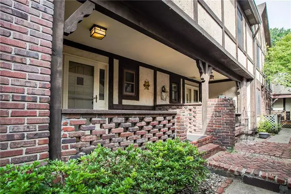 7054 Lakeshore DR, Raytown, MO 64133