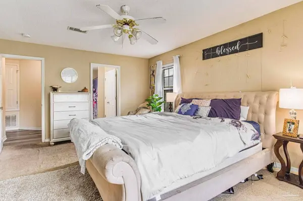 6235 Suntan Cir, Pensacola, FL 32526