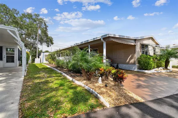 585 SKY HARBOR DR #221, Clearwater, FL 33759