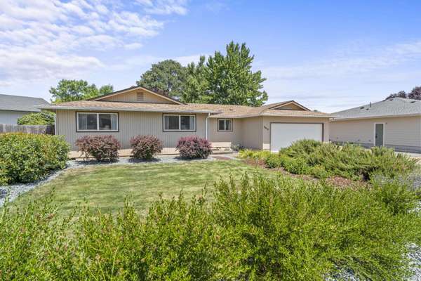 6040 Rock Way, Central Point, OR 97502