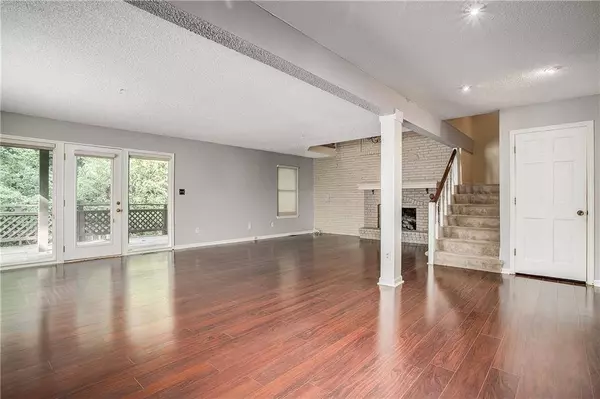 7054 Lakeshore DR, Raytown, MO 64133