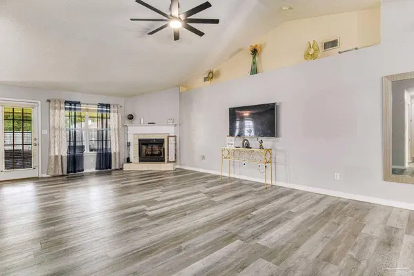 6235 Suntan Cir, Pensacola, FL 32526