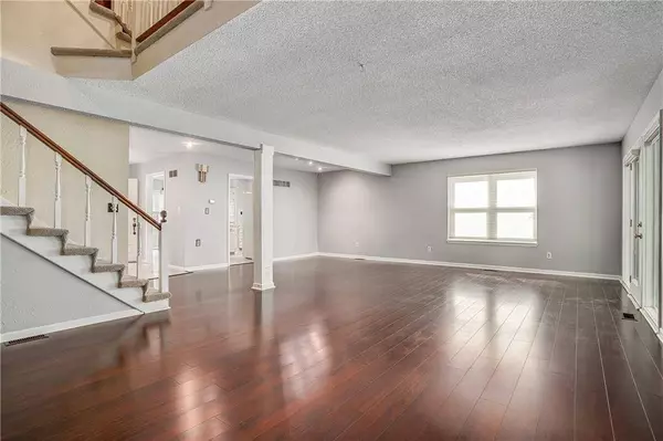 7054 Lakeshore DR, Raytown, MO 64133