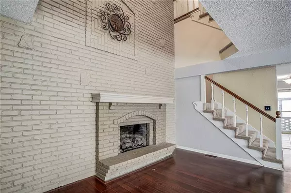 7054 Lakeshore DR, Raytown, MO 64133