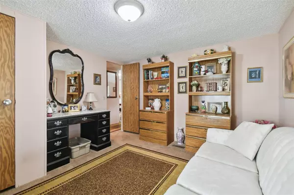 585 SKY HARBOR DR #221, Clearwater, FL 33759