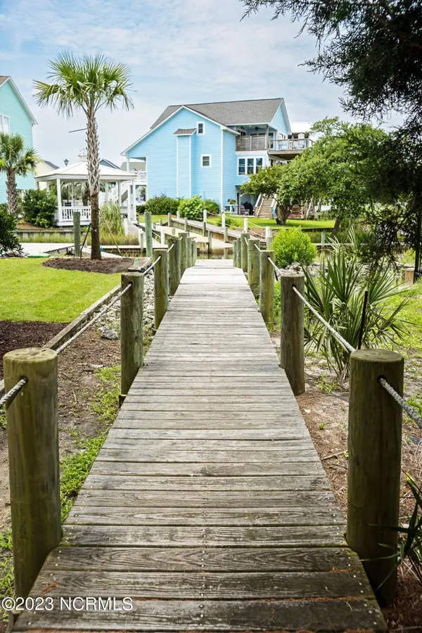 125 Atkinson Road, Surf City, NC 28445