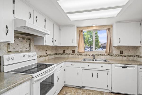 6040 Rock Way, Central Point, OR 97502