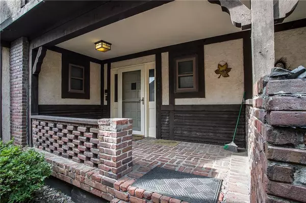 7054 Lakeshore DR, Raytown, MO 64133