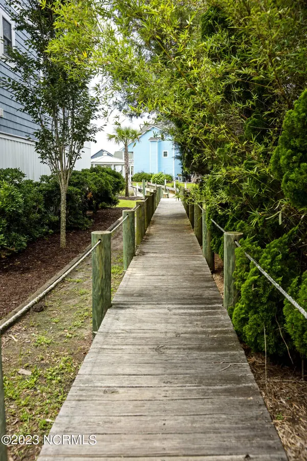 125 Atkinson Road, Surf City, NC 28445