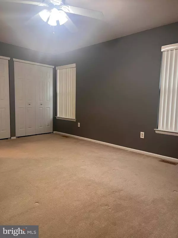 33 GRANT LN, Berlin, NJ 08009