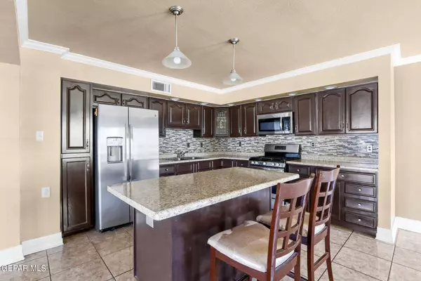 9216 Omar Bradley Drive, El Paso, TX 79924