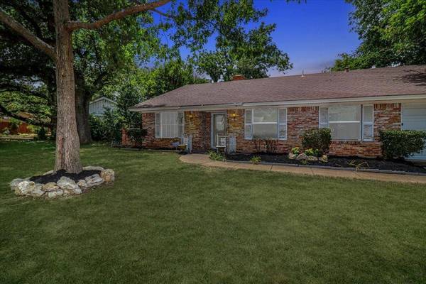 812 Lake Charles Avenue, Fort Worth, TX 76103