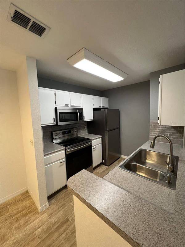 8933 MANOR LOOP #204, Lakewood Ranch, FL 34202