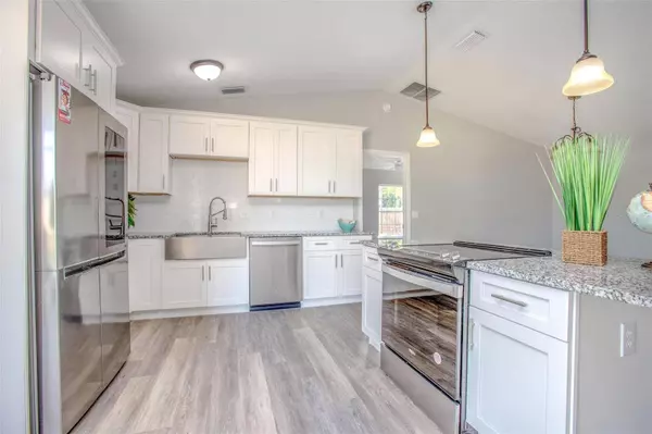 1096 SANTA CLARA DR, Deltona, FL 32738