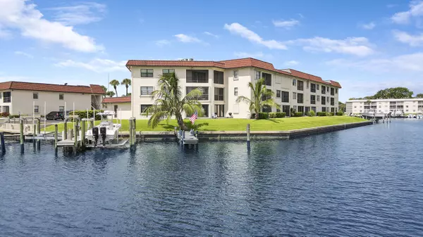 313 Lake CIR 111, North Palm Beach, FL 33408