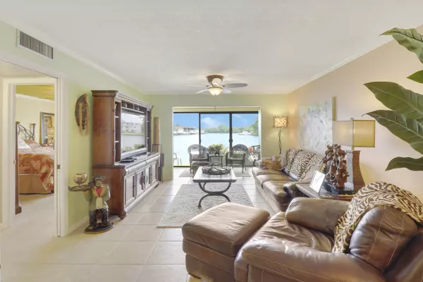 313 Lake CIR 111, North Palm Beach, FL 33408