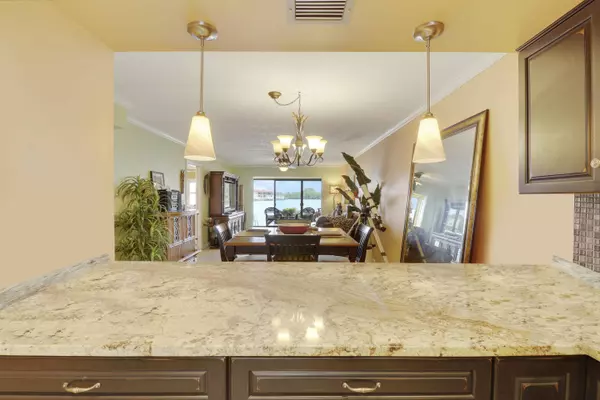 313 Lake CIR 111, North Palm Beach, FL 33408