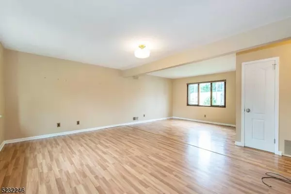 119 Rock Hill Rd, Clifton City, NJ 07013