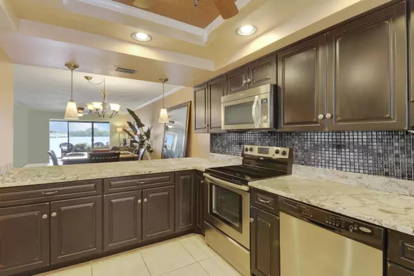 313 Lake CIR 111, North Palm Beach, FL 33408