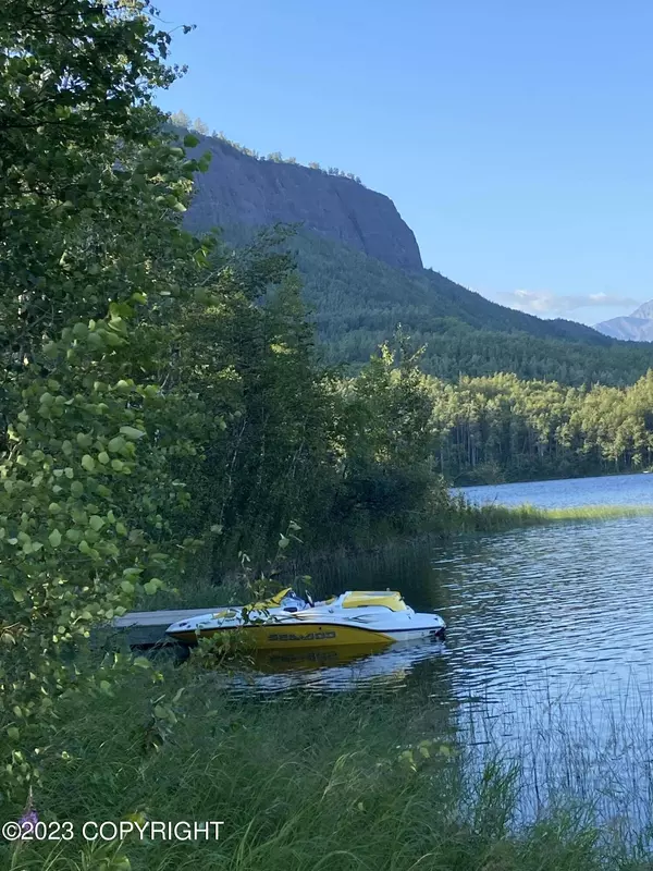 12233 N Walton Island CIR, Sutton, AK 99674