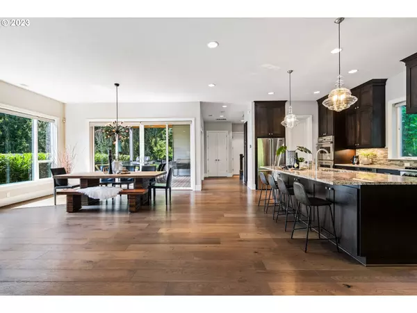 2301 WEMBLEY PARK RD, Lake Oswego, OR 97034