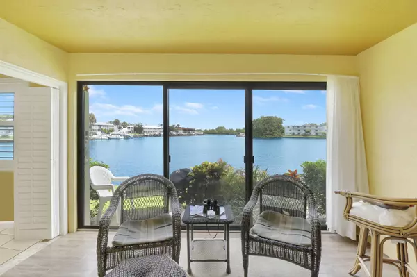 313 Lake CIR 111, North Palm Beach, FL 33408