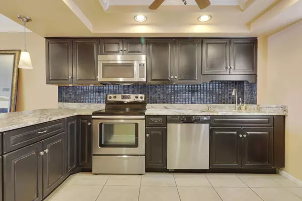 313 Lake CIR 111, North Palm Beach, FL 33408