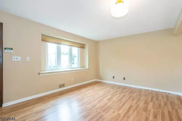 119 Rock Hill Rd, Clifton City, NJ 07013