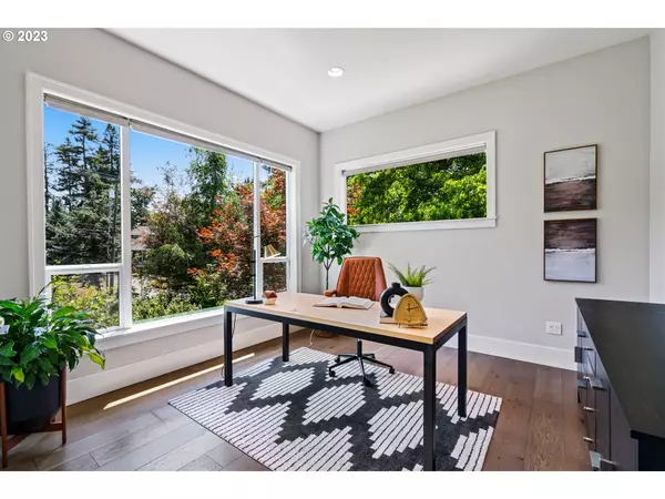 2301 WEMBLEY PARK RD, Lake Oswego, OR 97034