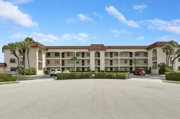 313 Lake CIR 111, North Palm Beach, FL 33408