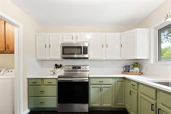 304 W Mistletoe Drive, Kennedale, TX 76060